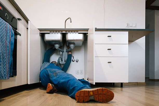 Professional Emergency Plumber technician working in Canterbury, CT